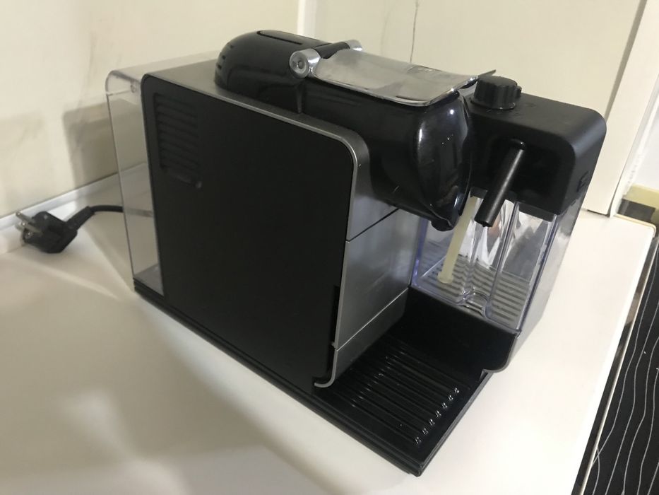 Nespresso капсульная кофемашина