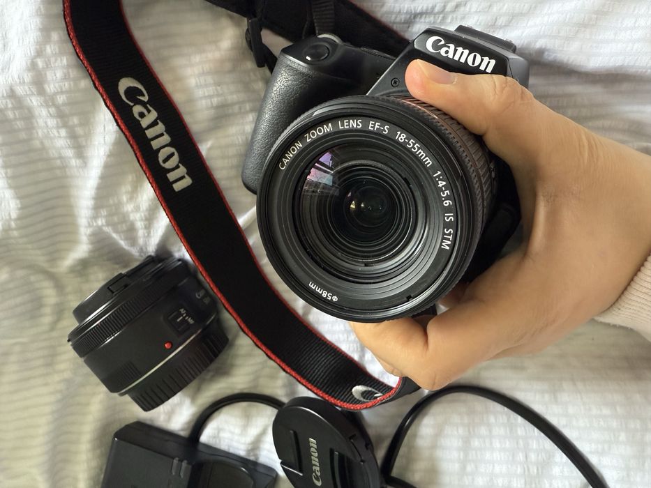 Canon 250D с 2 объективами