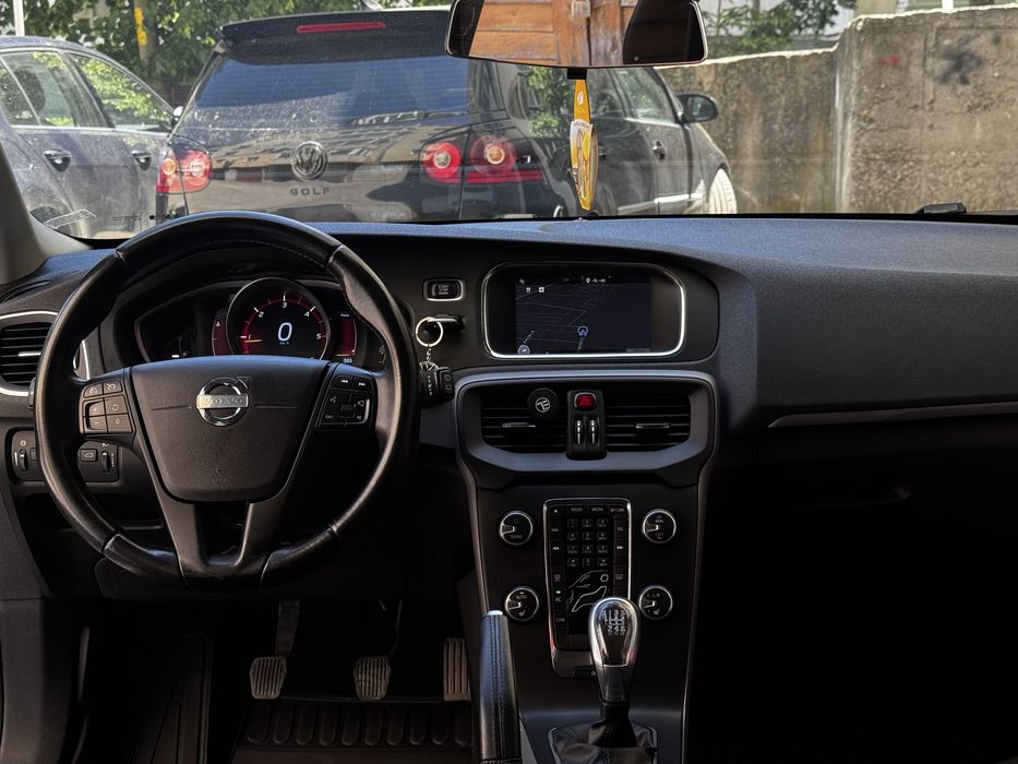 Volvo V40 1.6 Diesel 115 CP – 2013 – Consum mic / Dotări premium