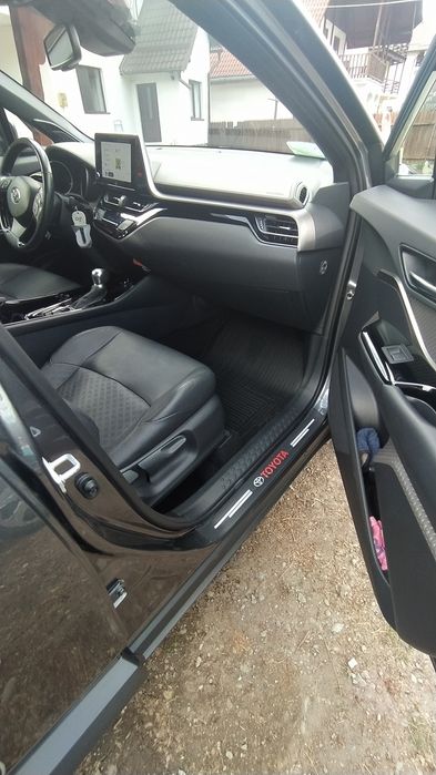 Toyota C-hr C-lassy 2L/184cp full/full,led,piele,JBLsenzori,self park.