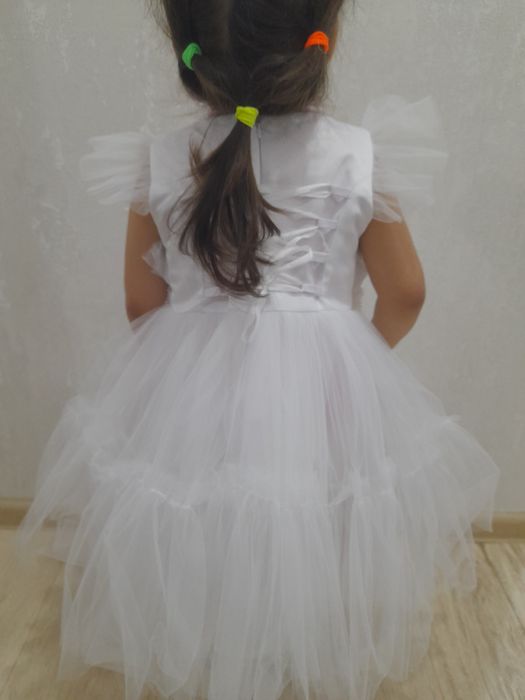 Детское белое нарядное  платье