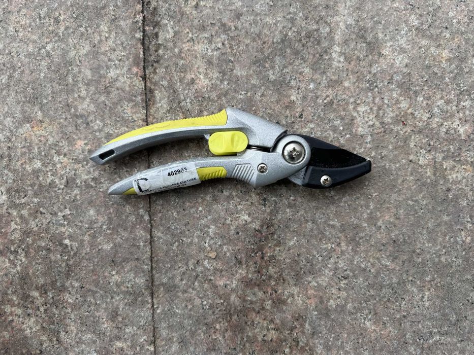 Лопата права/Ножица за клони /Лозарска ножица/Пистолет за водоструйка