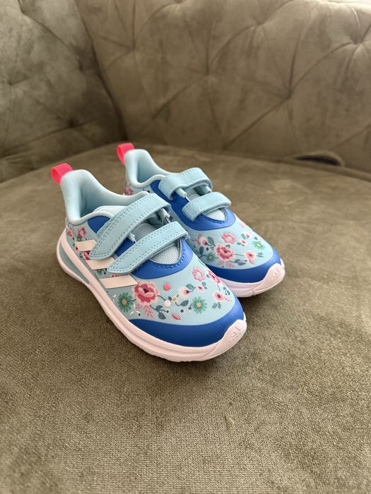 Pantofi sport Adidas cu alba ca zapada nr 27