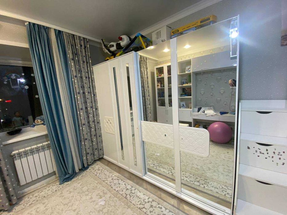 Шкаф (качественный и вместительный)