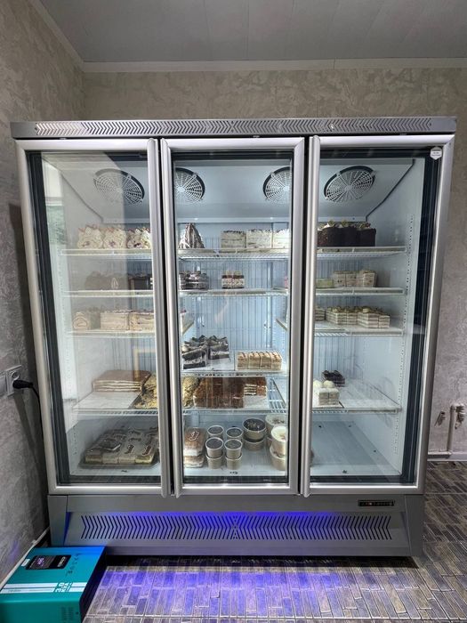 Vitrina marazilnik Xitoy .Tort va pirojnilar uchun Marazilnik