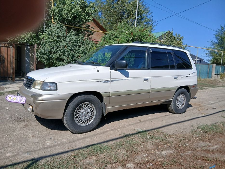 Атомобиль Мазда  МПВ