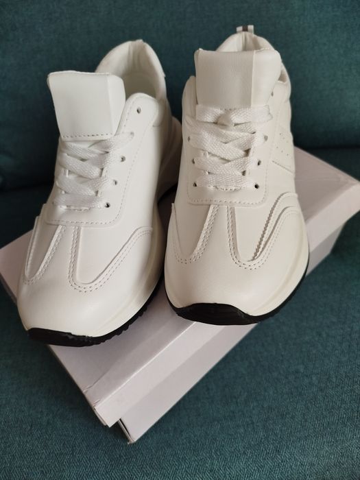 Продам кроссовки