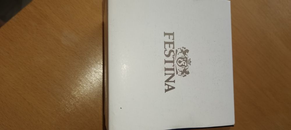 Продавам чисто нов мъжки часовник FESTINA F2015/2