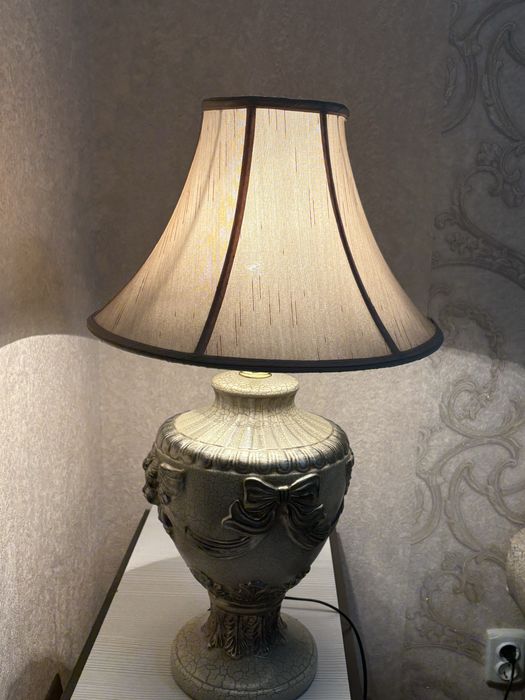 Продам настольный светильник в отличном состоянии