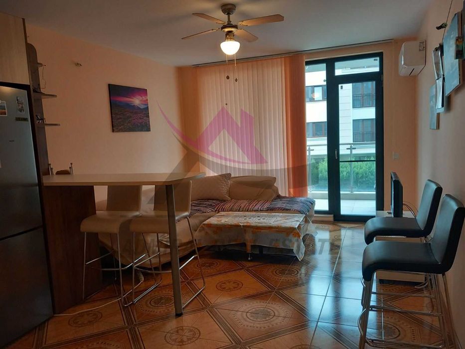 Дава се под наем Двустаен апартамент в к.к. Св.Св. Константин и Елена - 60 кв.м за 650 € - Снимка #2