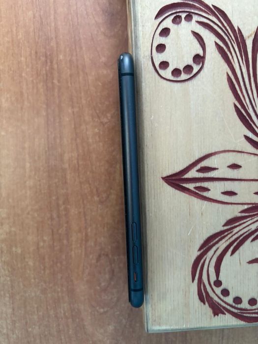 Продам айфон 11