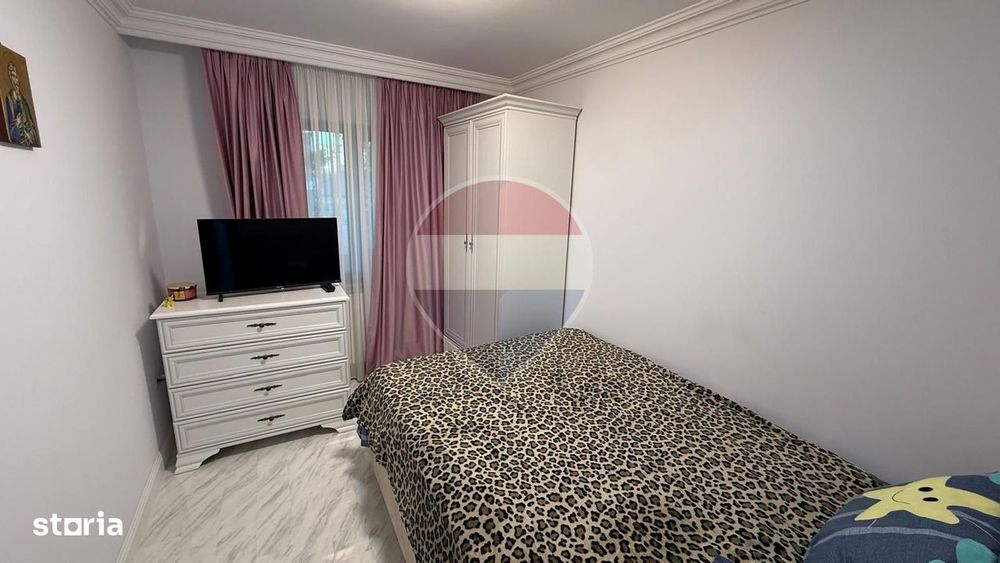 Apartament 4 camere de închiriat zonă centrală