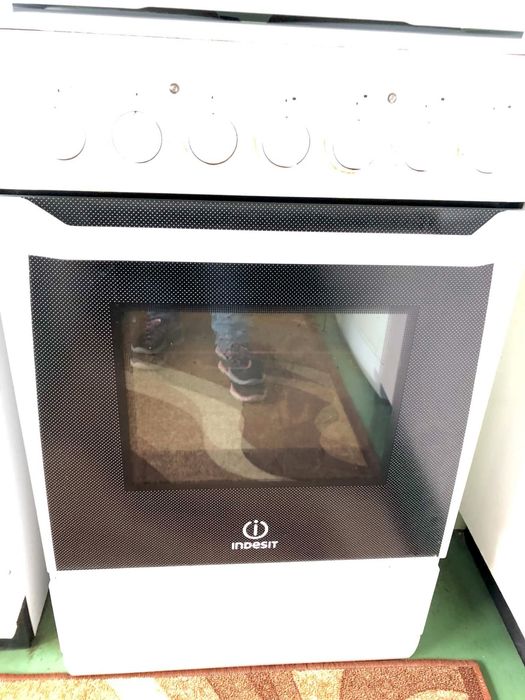 Готварска печка фурна Indesit