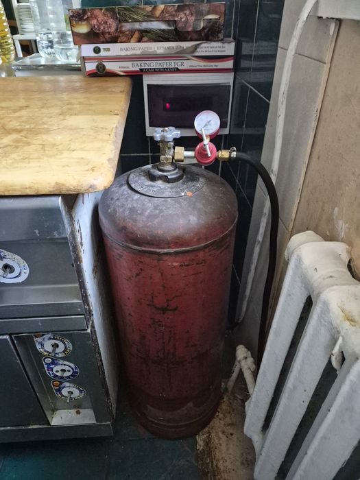 Продам газ плиту