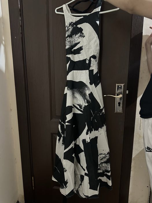 Платье с открытой спиной