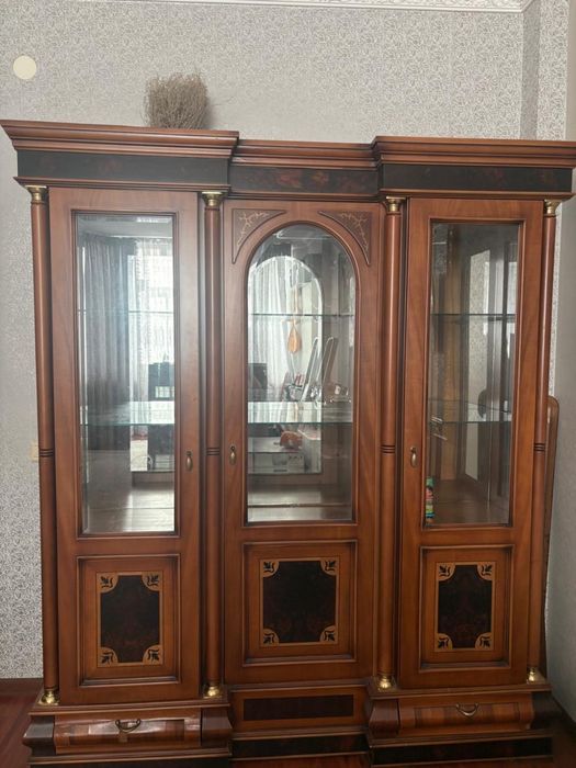 Продается б/у сервант