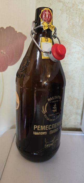 Бутылка с бугельной пробкой