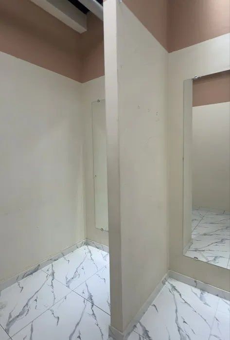 Аренда 900 м² — 1-я линия, готовый торговый зал под магазин,  салон,