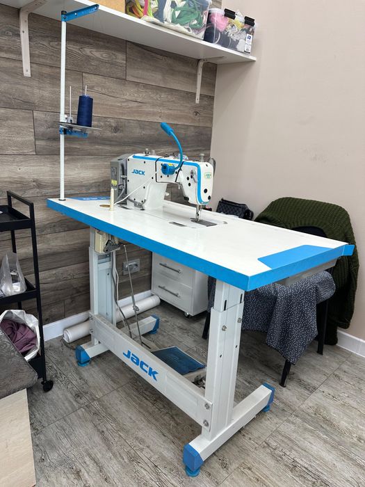 Продам швейную машинку JACK 4