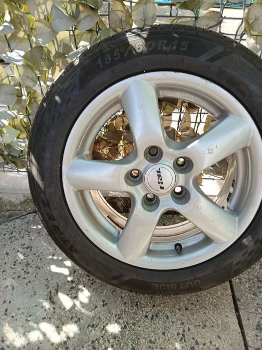 jante de aluminiu cu anvelope