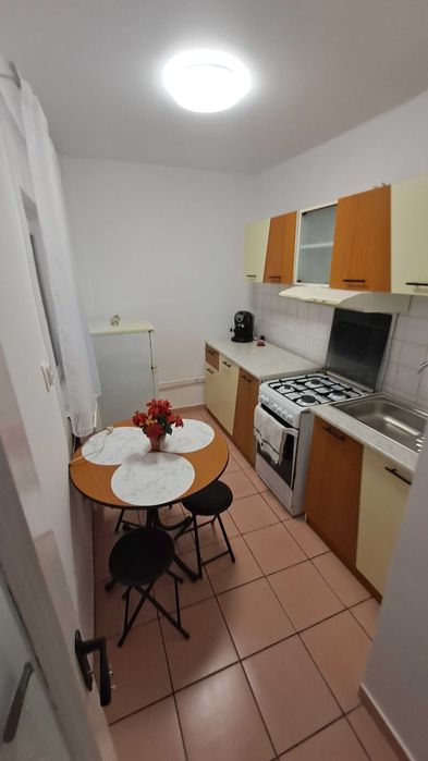 Inchiriez apartament 1 camera decomandat, 32 mp + balcon, Complexul Studentesc