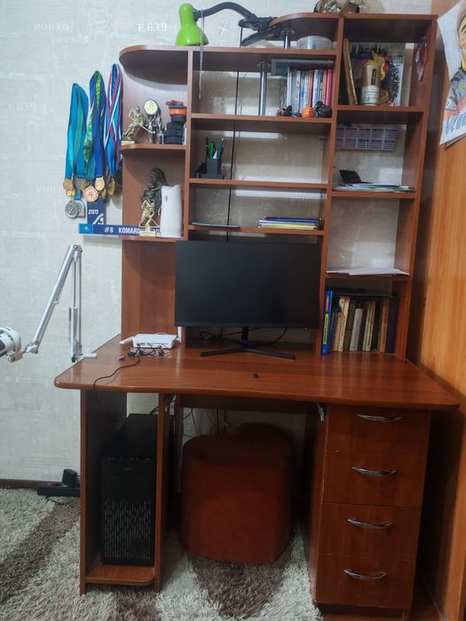 Продам письменный стол