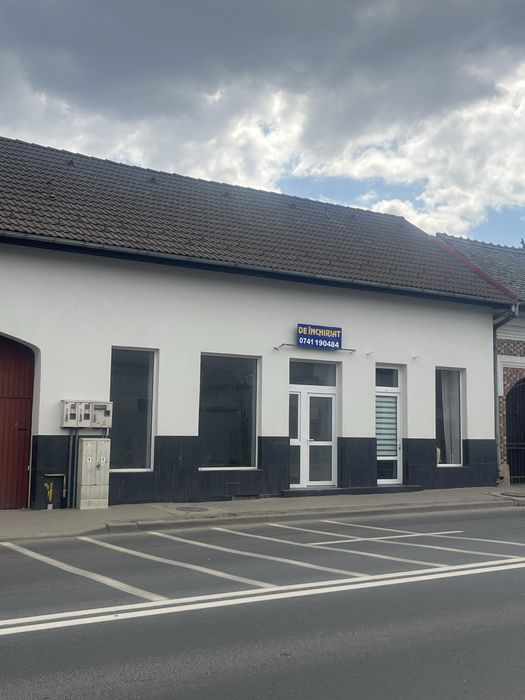 Inchiriez spatiu 60 mp