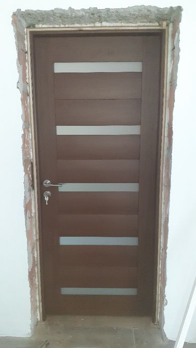 Montez uși interior,ferestre-uși PVC,uși metalice,reglaje..