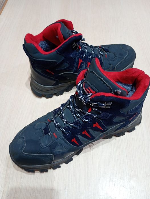 Продам обувь.Кросовки зимние