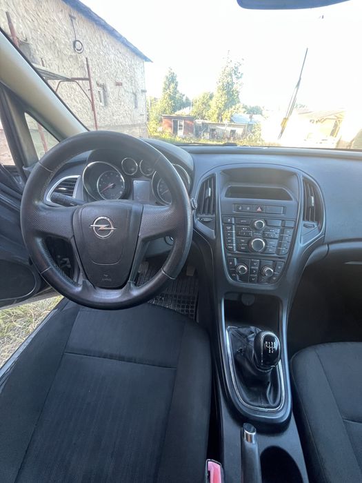 Opel Astra J Hatchback 2010 Euro 5