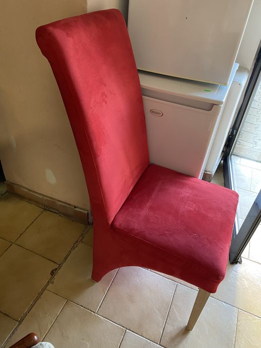 Продавам четери трапезни стола