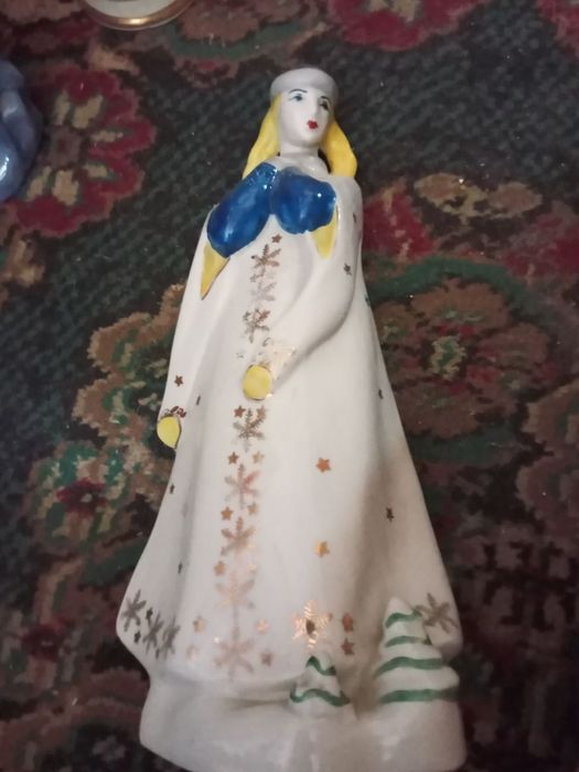 Статуэтки фарфоровые