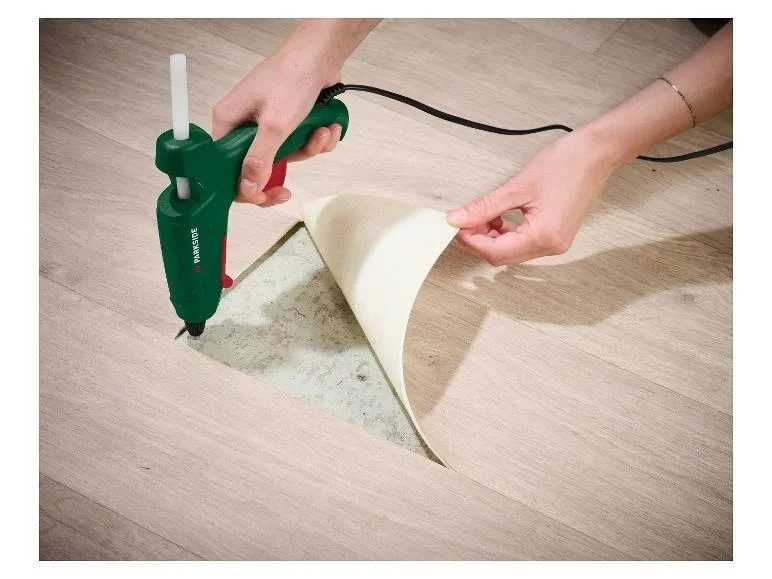 Pistol de lipit la cald Parkside, suport rabatabil. timp de incalzire cca 4min-150 grade, putere nominala 25W si 75 W la punerea in functiune
