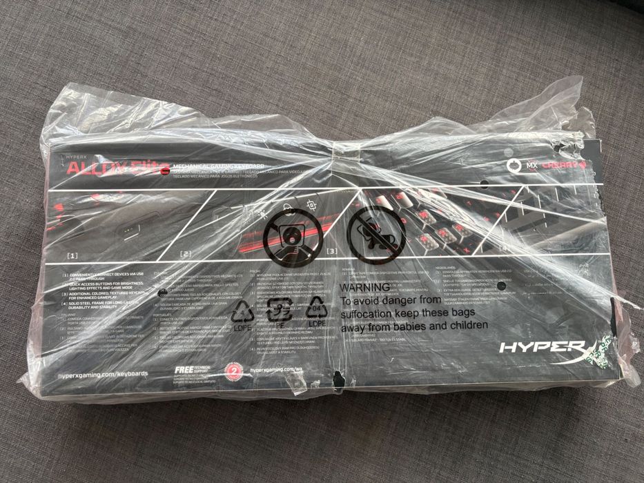 Геймрска клавиатура
HyperX Alloy Elite (Cherry
MX Blue)