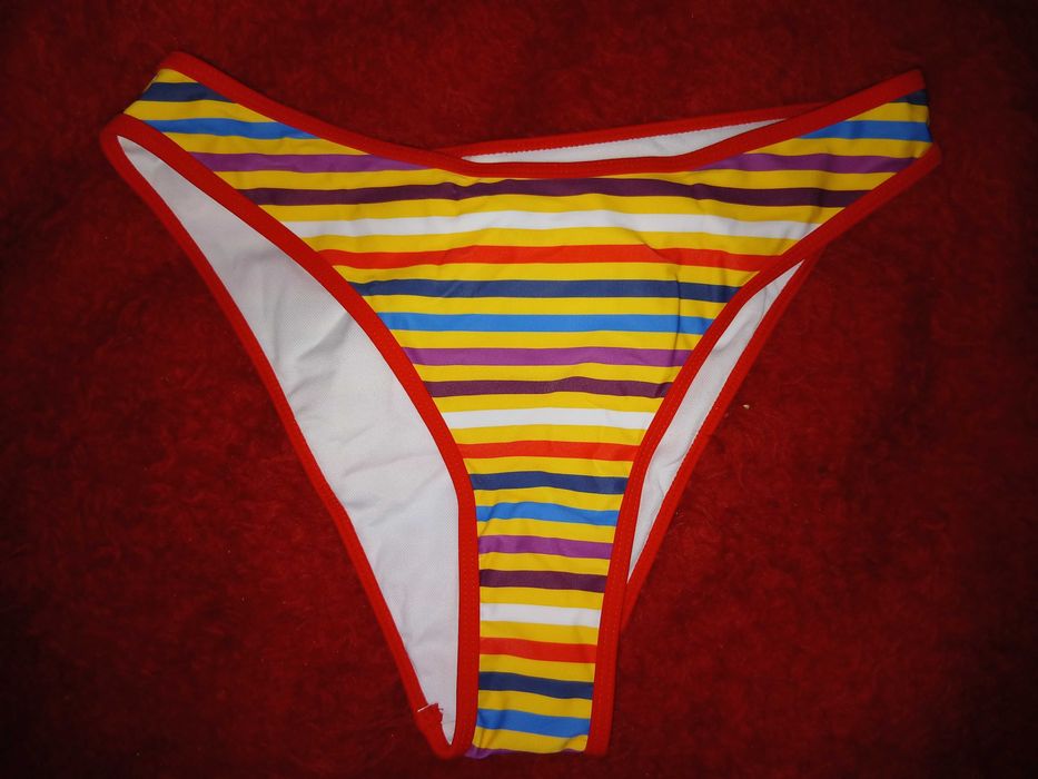 Costum de baie 3 piese (bikini, sutien, fustă) – NOU
