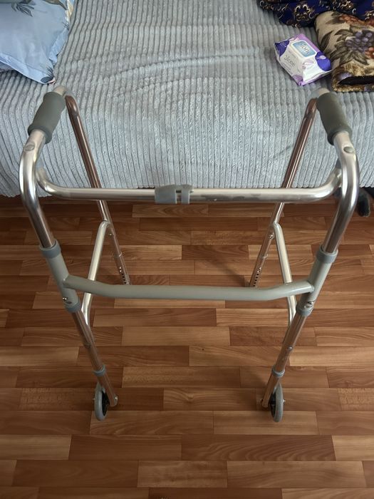 Продам ходунки новый