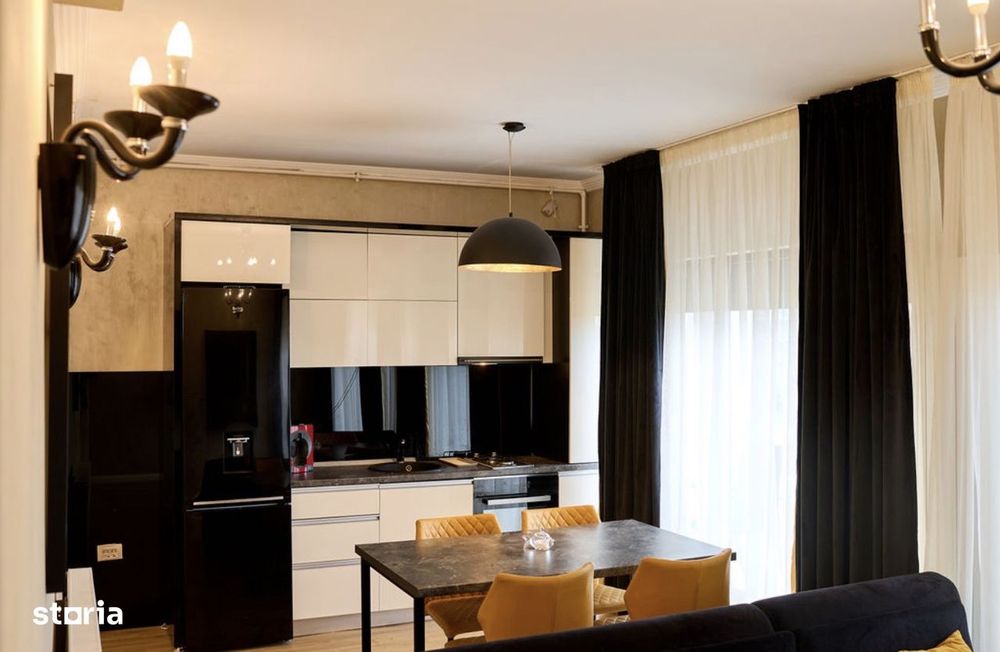 Penthouse cu 3 camere, balcon și garaj, central
