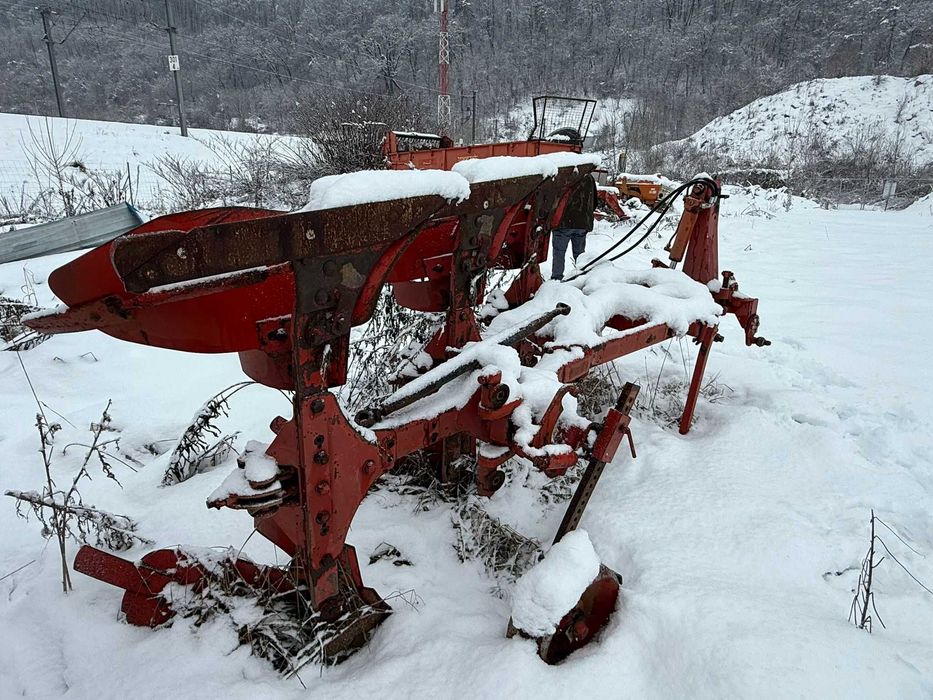 Plug reversibil cu 3 brazdare