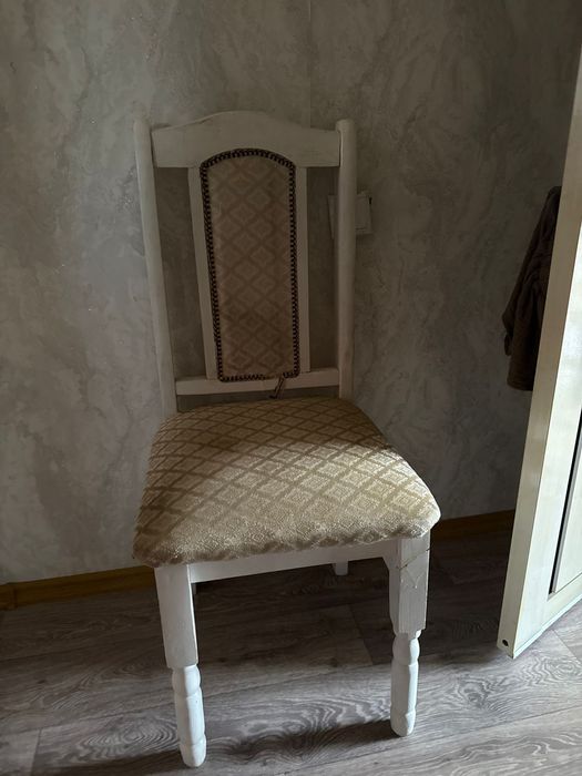 Продается стол со 2 стульями