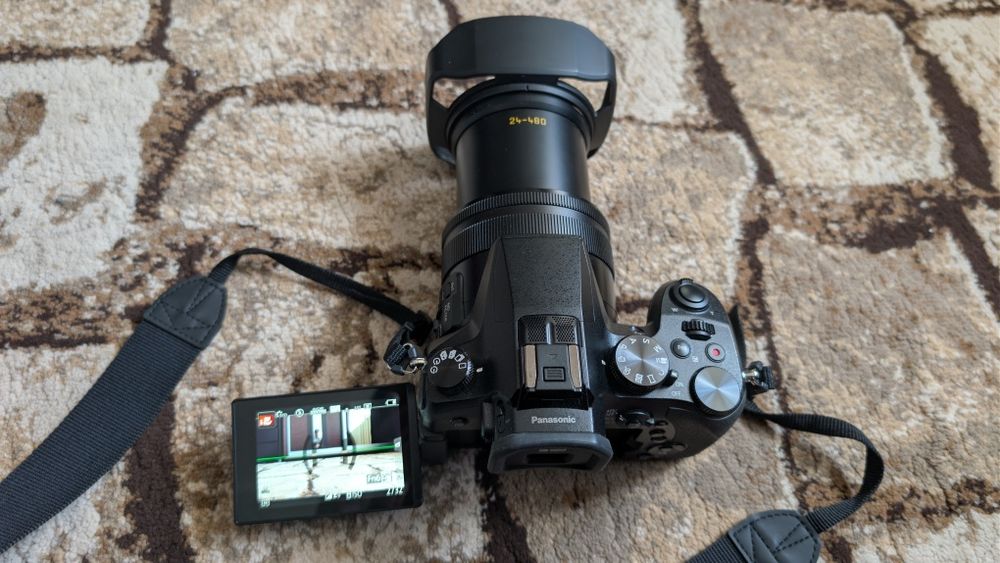 Panasonic Lumix FZ2000