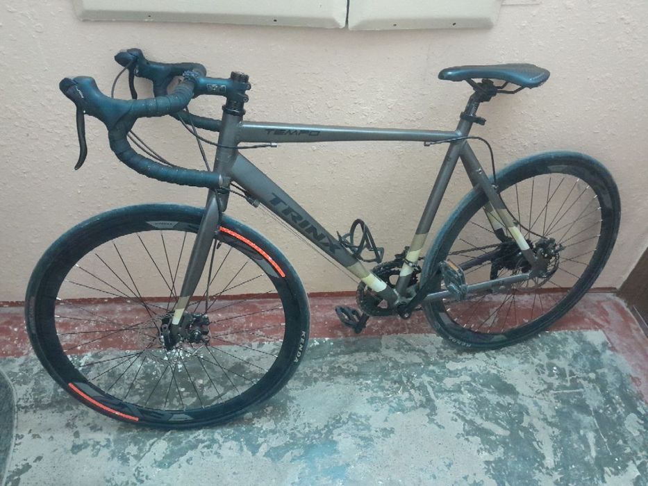 Шоссейный велосипед Trinx Tempo 2.1