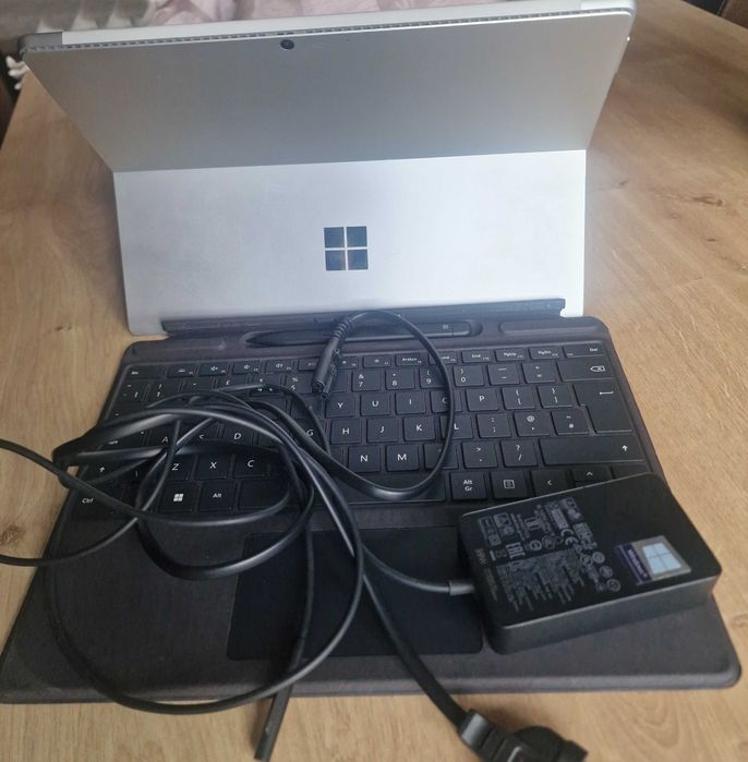 Tableta / laptop Microsoft Surface Pro 8, i5-1145G7, 16GB, 256Gb SSD