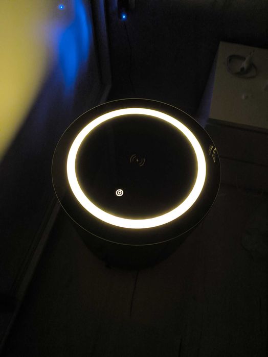 Смарт нощен шкаф с бежично зареждане стерео тонколонаUSBLED осветление