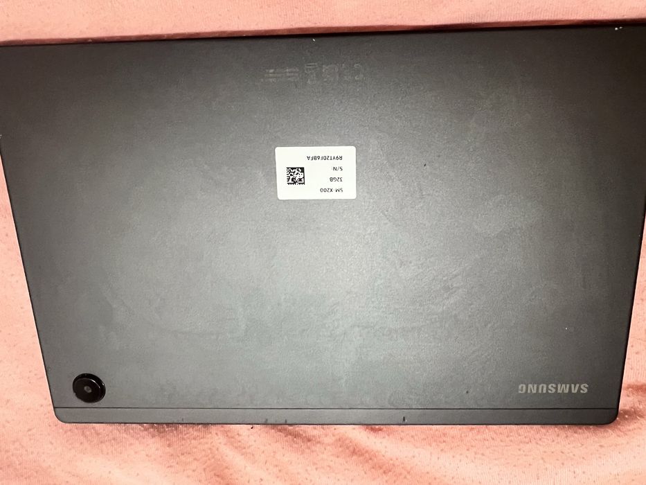 Продавам таблет Samsung A8 X200
