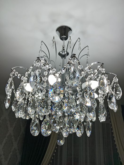 Продам люстру.6 лампочек