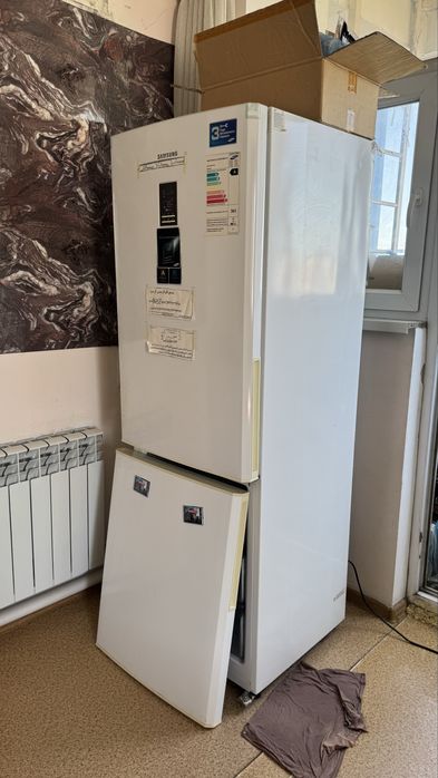 Холодильник бу срочно продаю