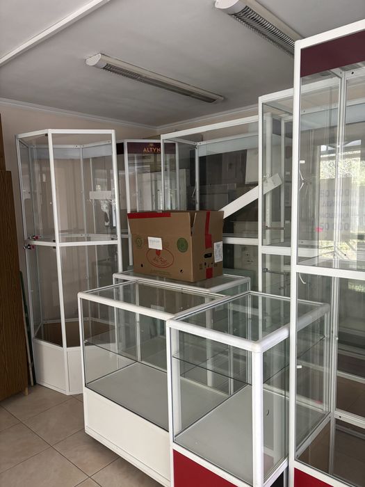 Продам стеклянные витрины