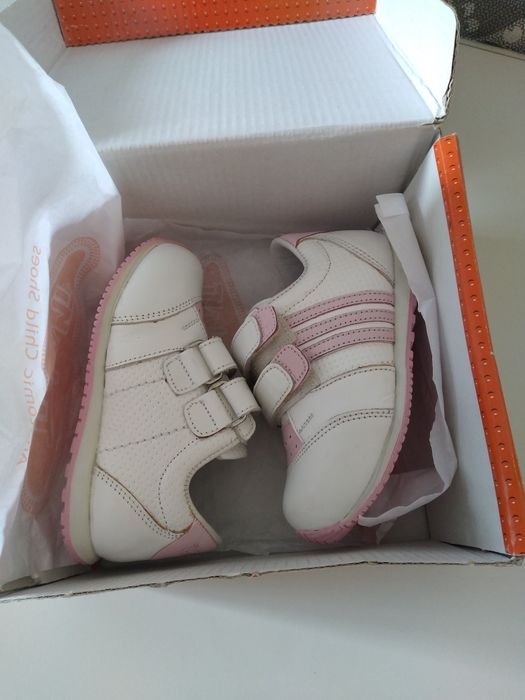 Продам детскую обувь