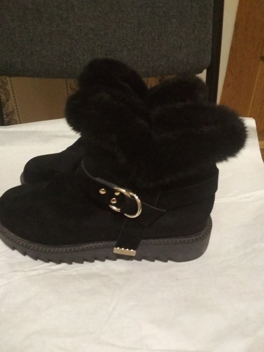 Продам женские зимние ботинки, размер 38-39