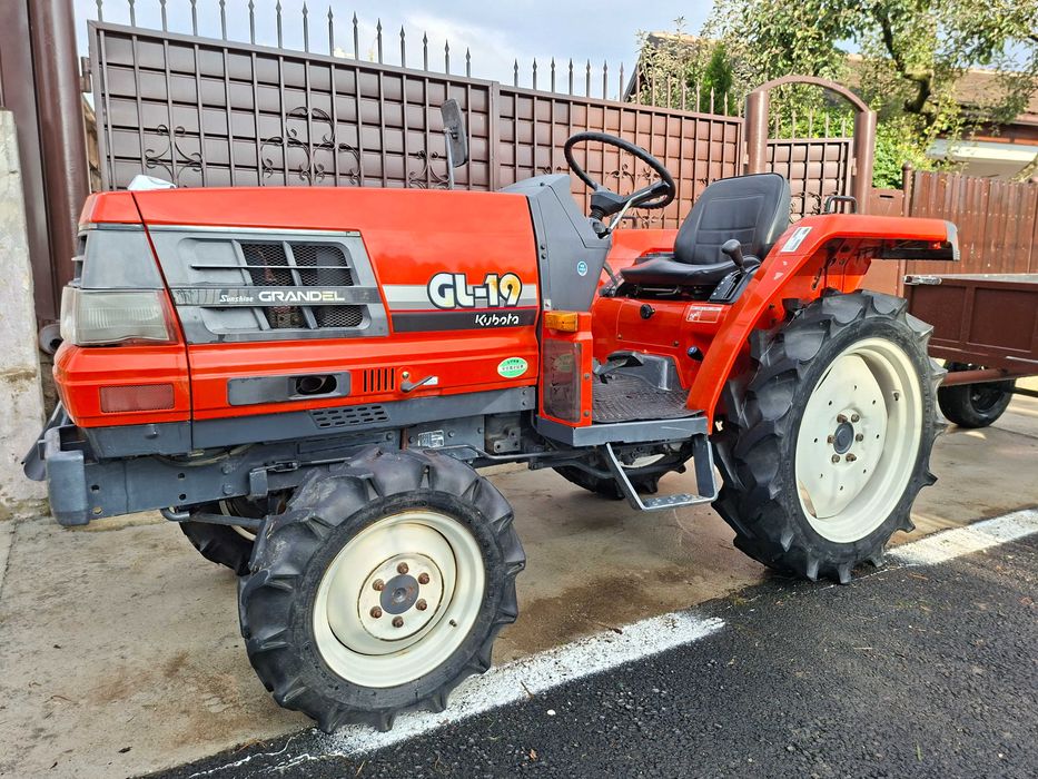 Tractor / tractoras japonez  Kubota GL19 / tractiune 4x4